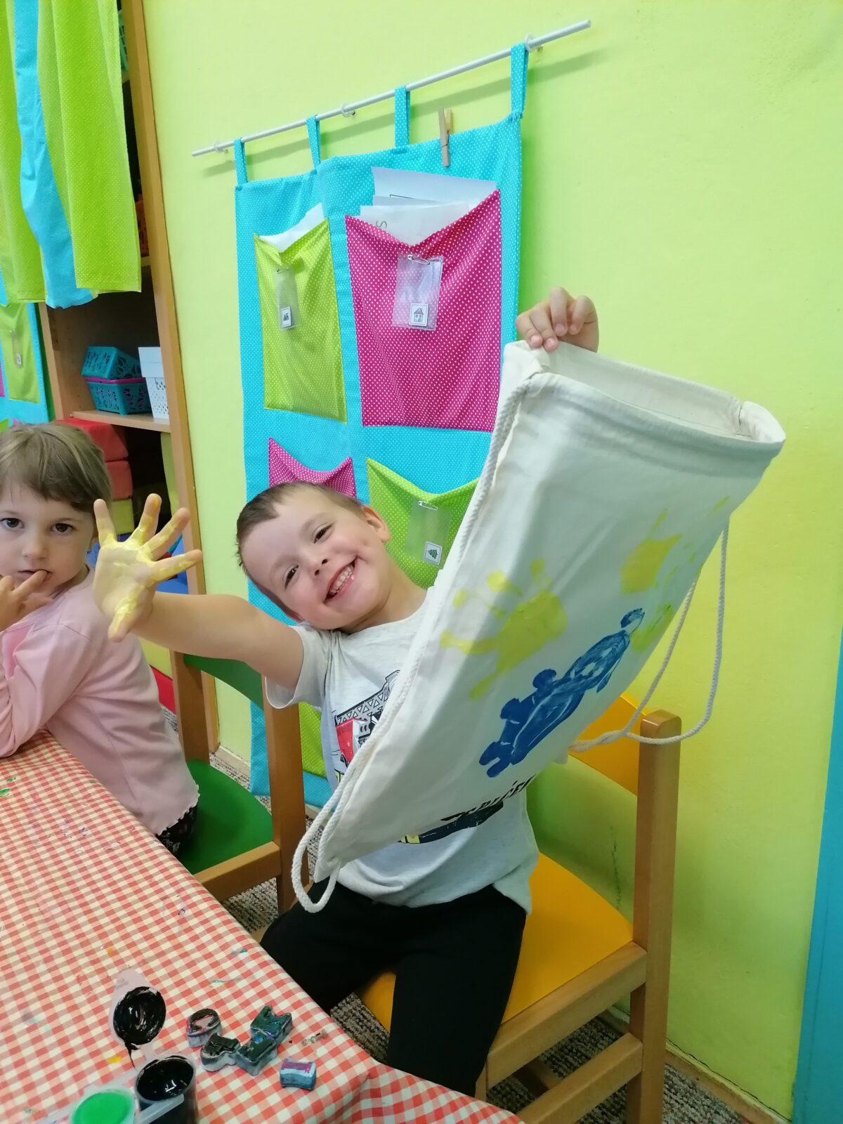 "příprava" batůžků ke dni dětí :-) - 83