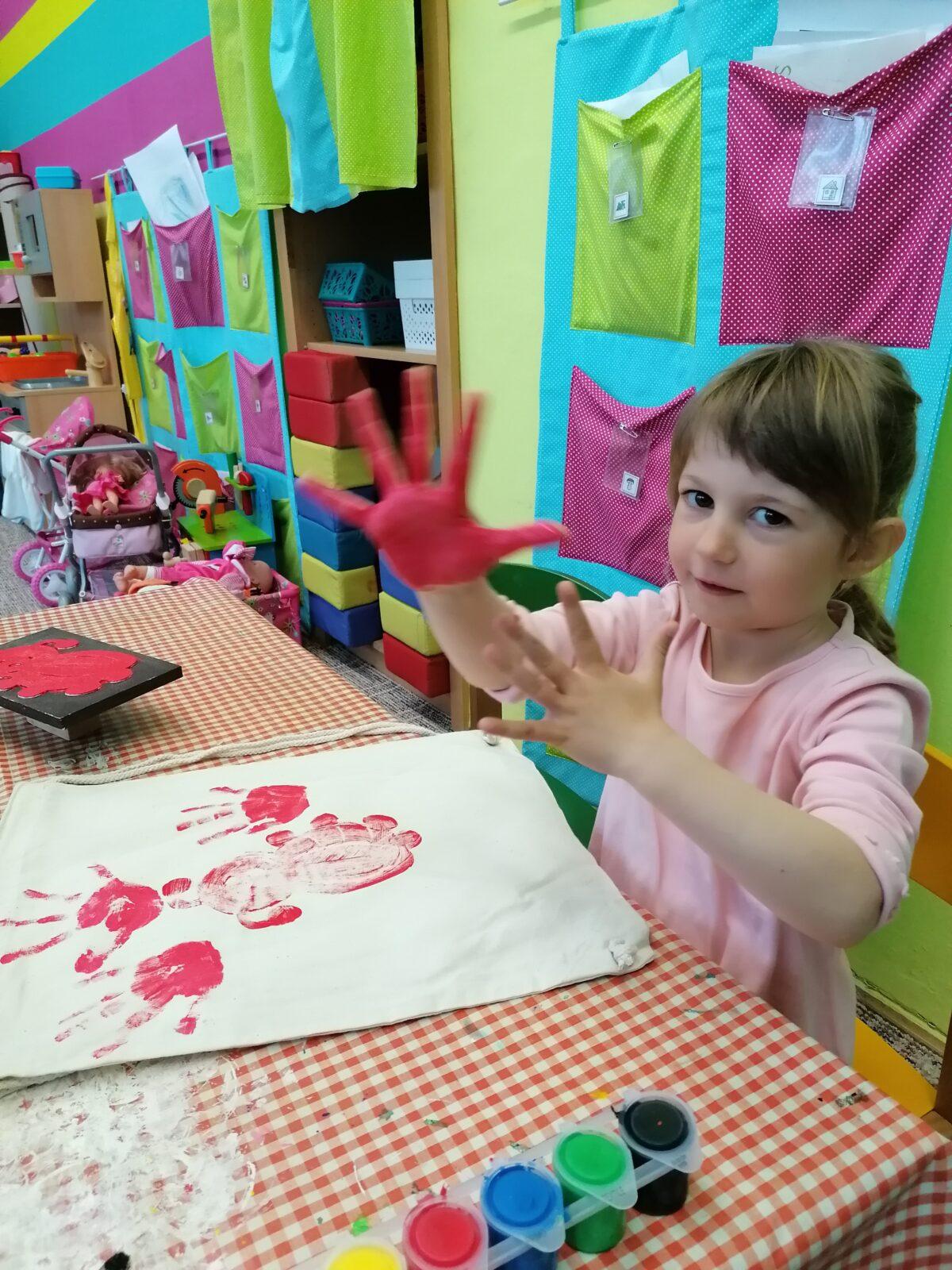 "příprava" batůžků ke dni dětí :-) - 85