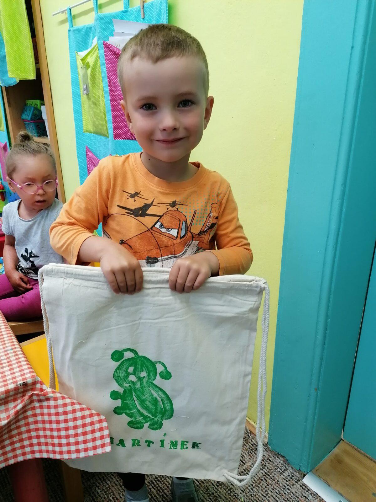 "příprava" batůžků ke dni dětí :-) - 97