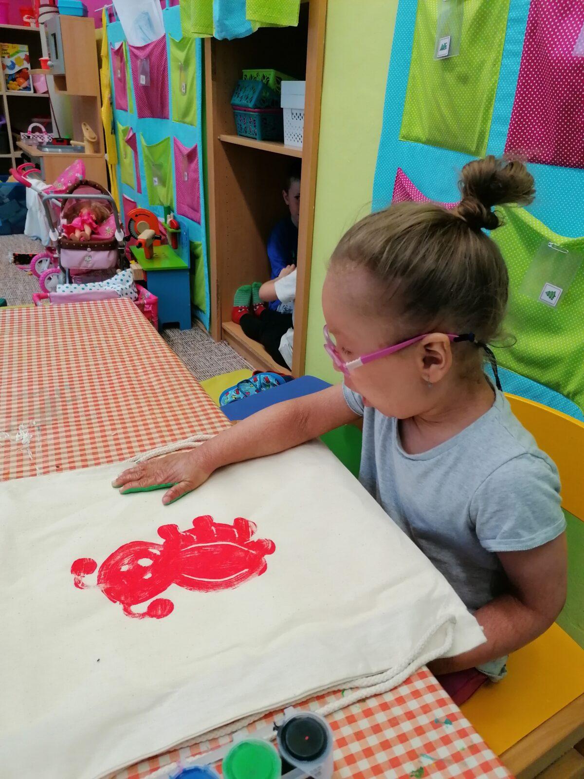 "příprava" batůžků ke dni dětí :-) - 99