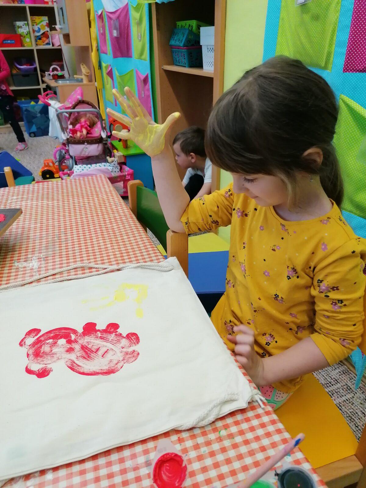 "příprava" batůžků ke dni dětí :-) - 103