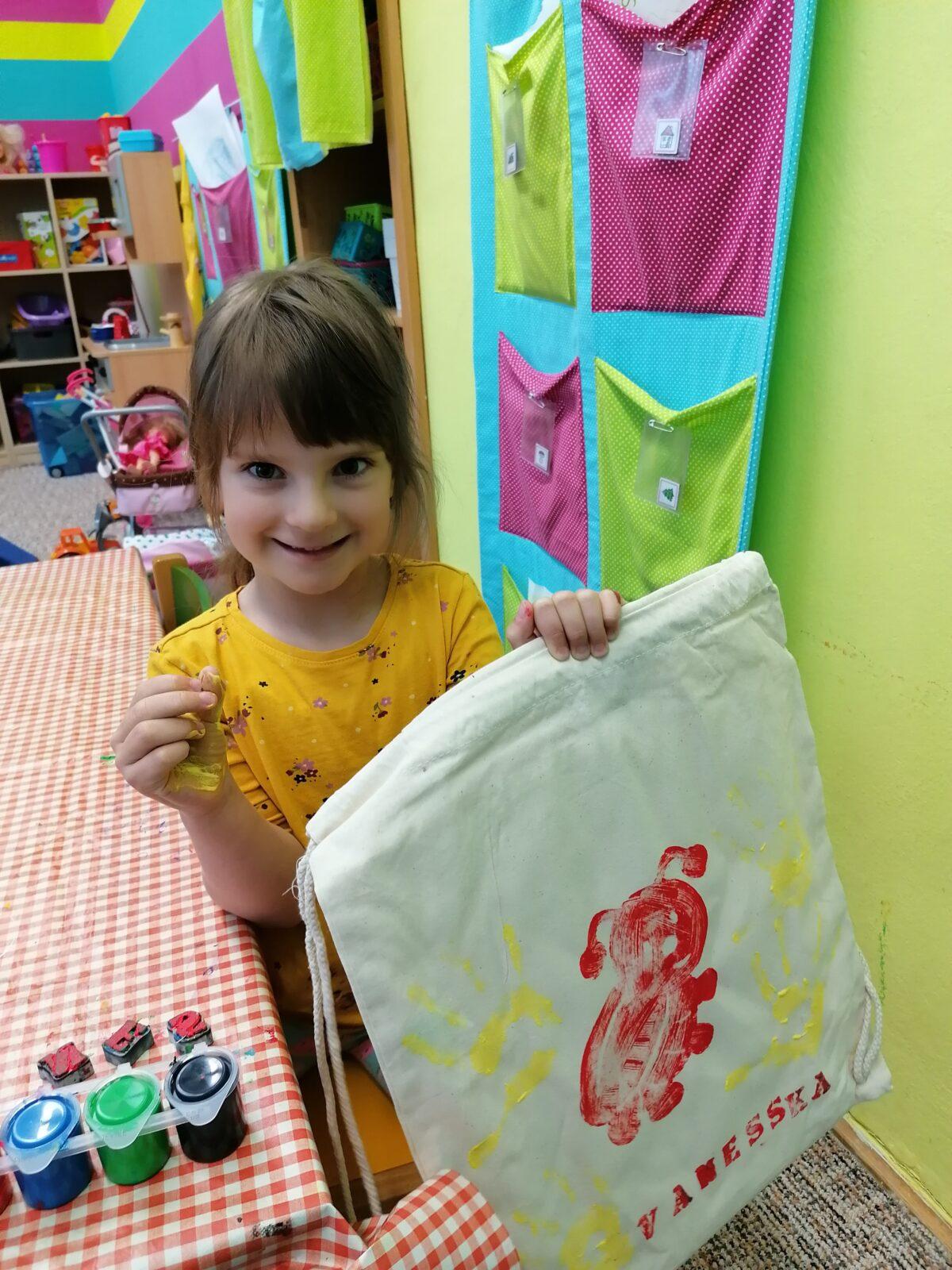 "příprava" batůžků ke dni dětí :-) - 104