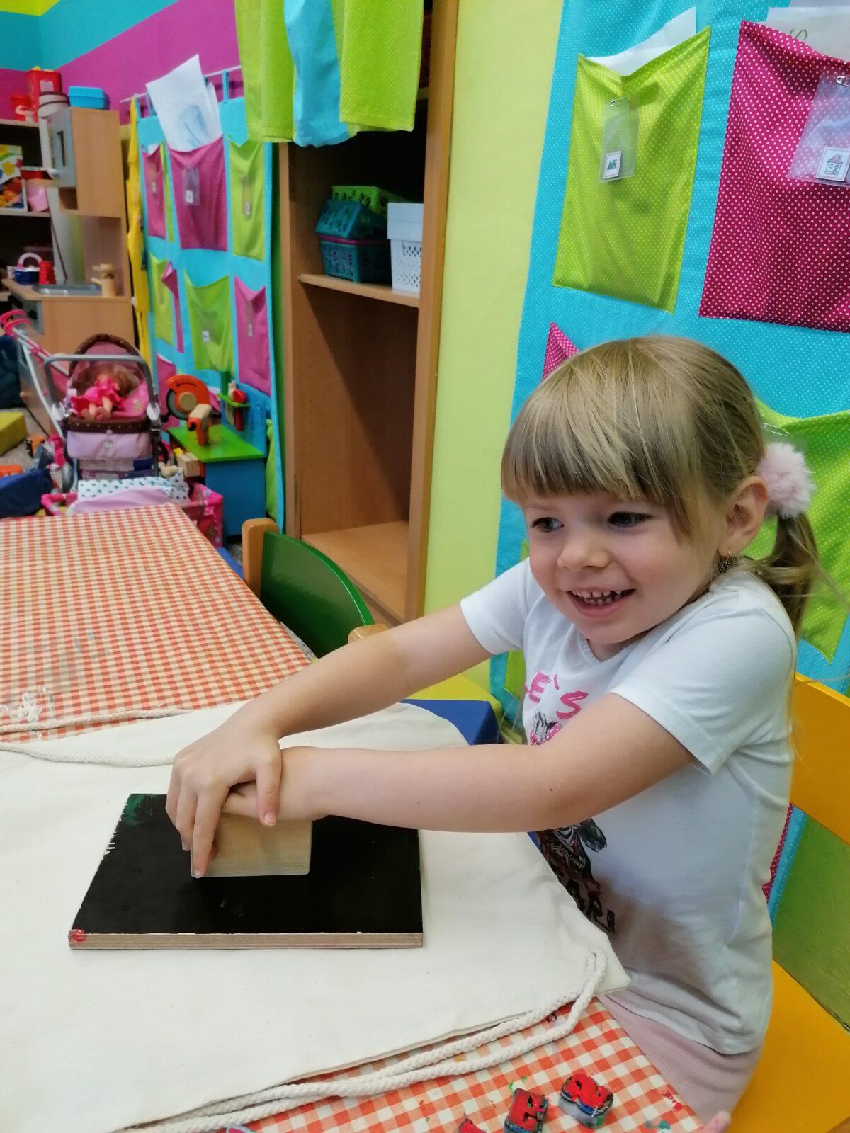 "příprava" batůžků ke dni dětí :-) - 105