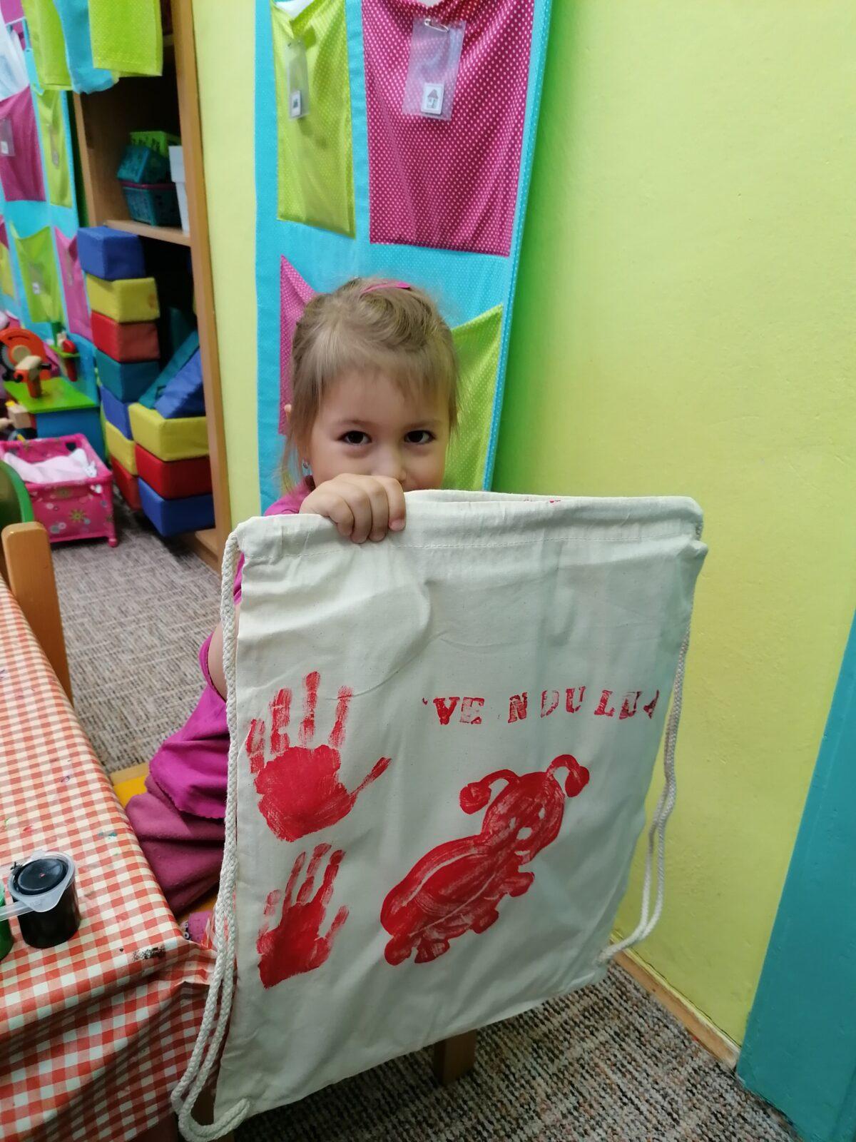 "příprava" batůžků ke dni dětí :-) - 110