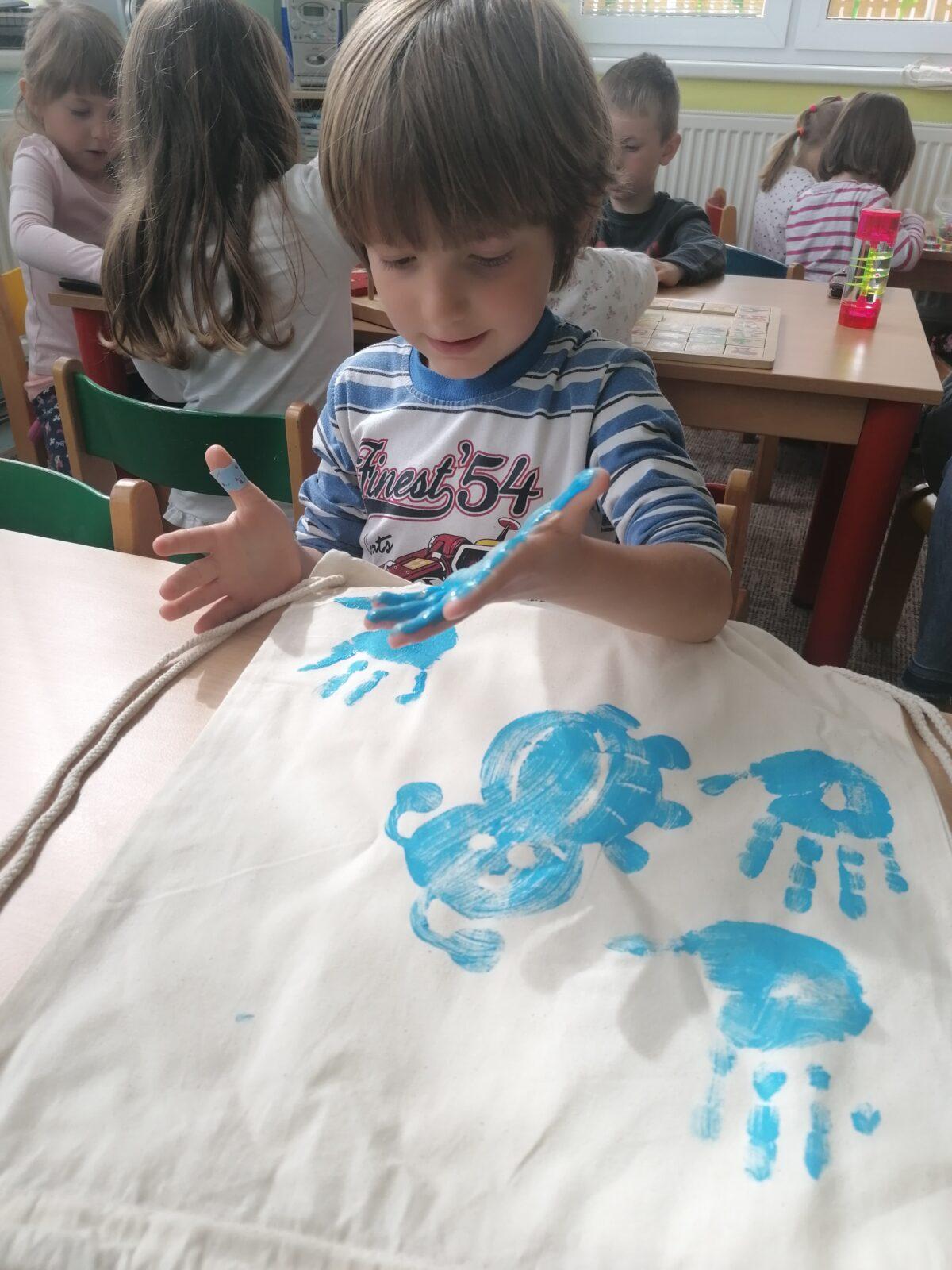 "příprava" batůžků ke dni dětí :-) - 116