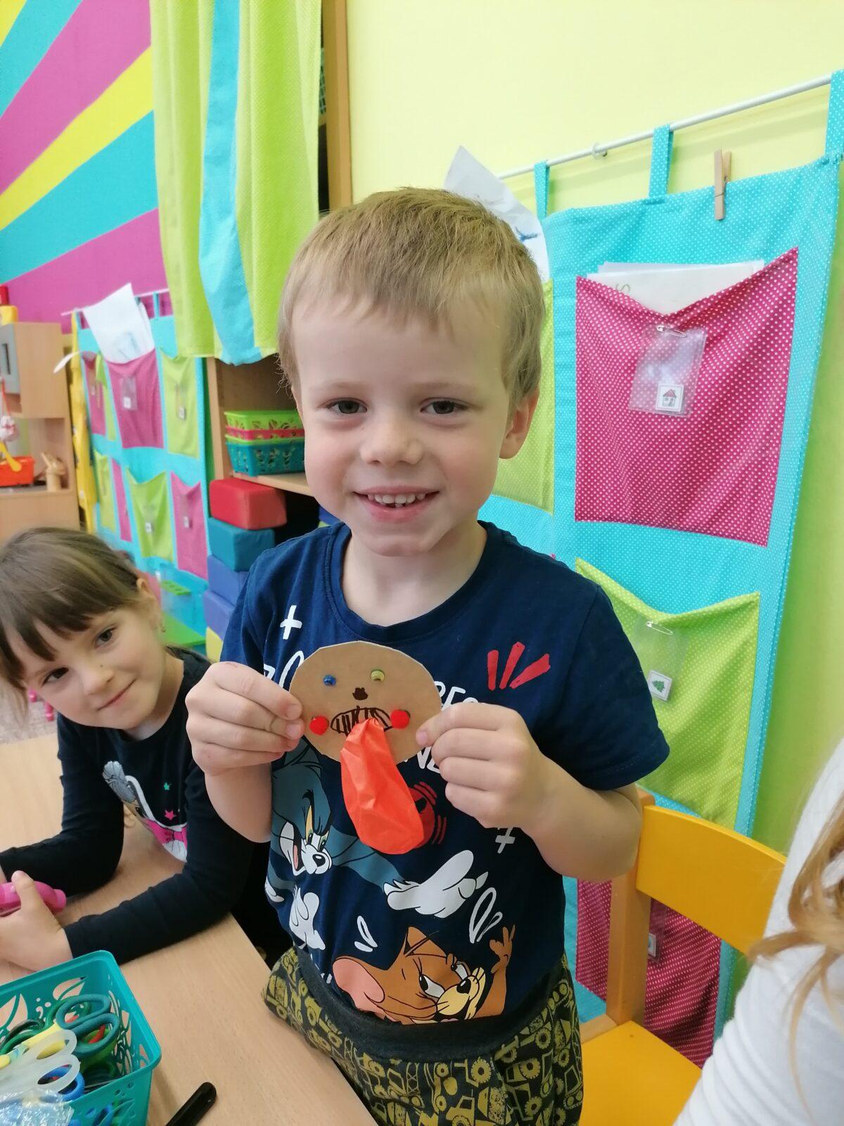 "výroba" dárečku ke dni dětí :-) - 10