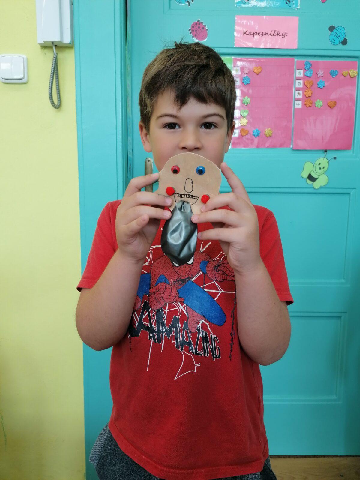 "výroba" dárečku ke dni dětí :-) - 15