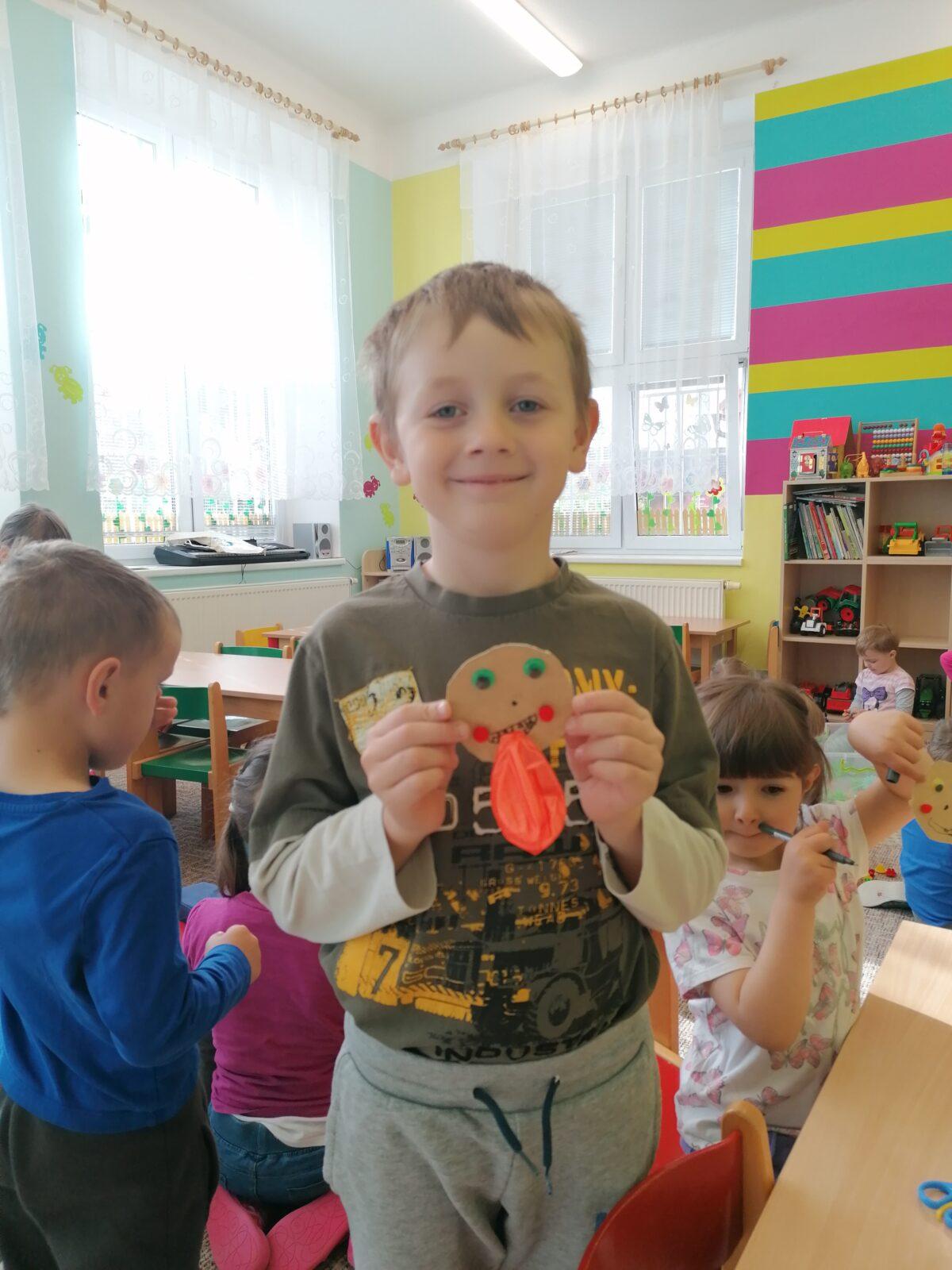 "výroba" dárečku ke dni dětí :-) - 16