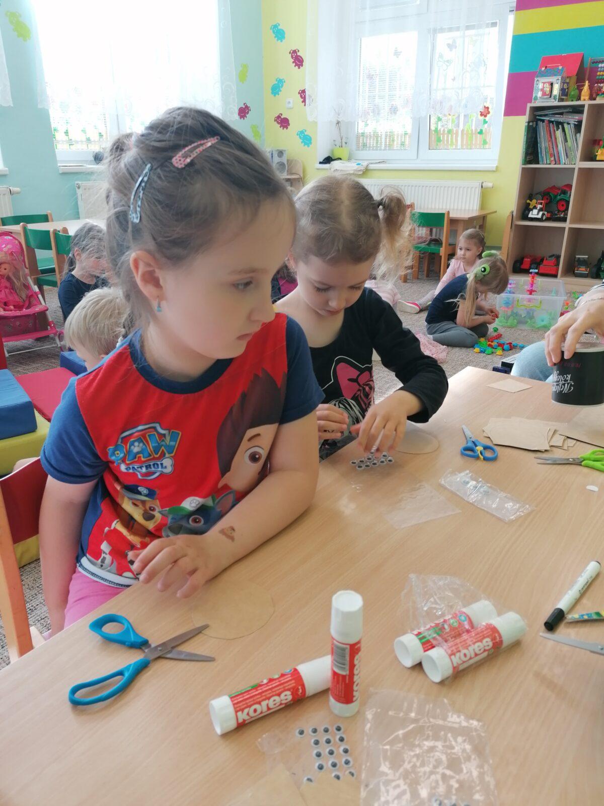 "výroba" dárečku ke dni dětí :-) - 20