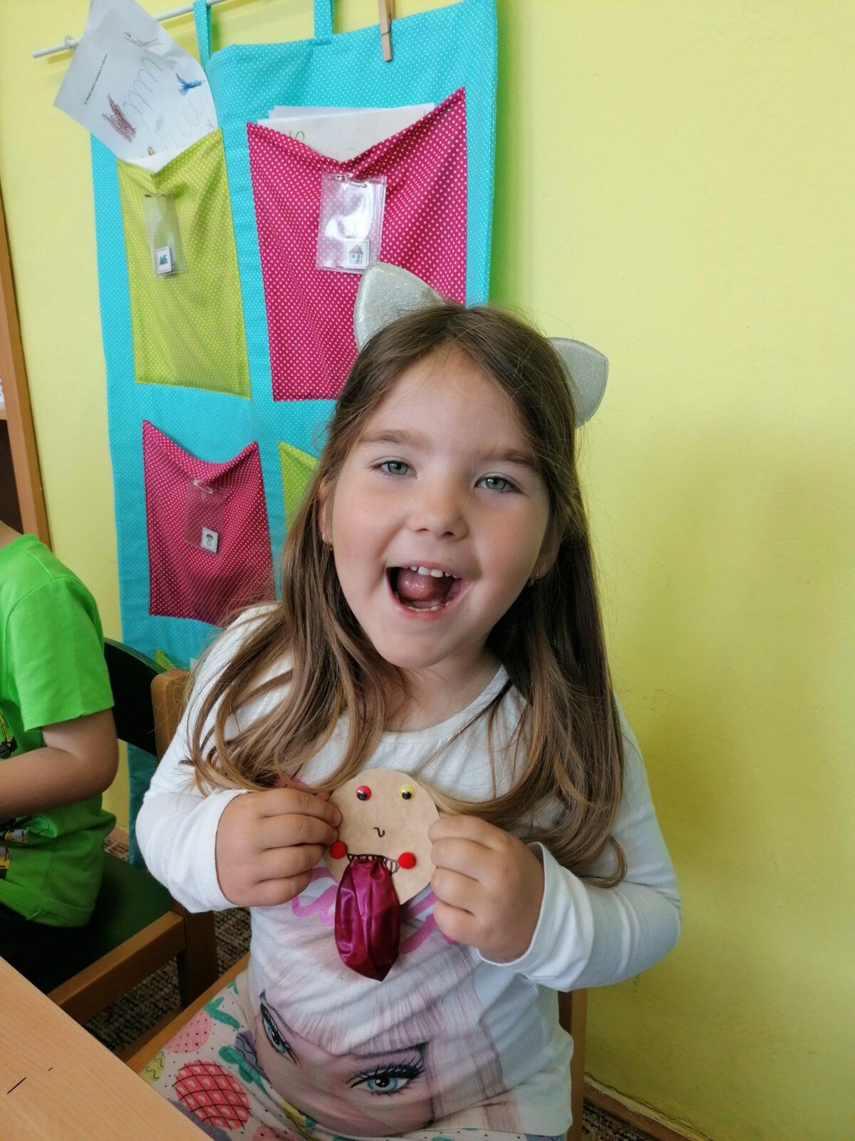 "výroba" dárečku ke dni dětí :-) - 21