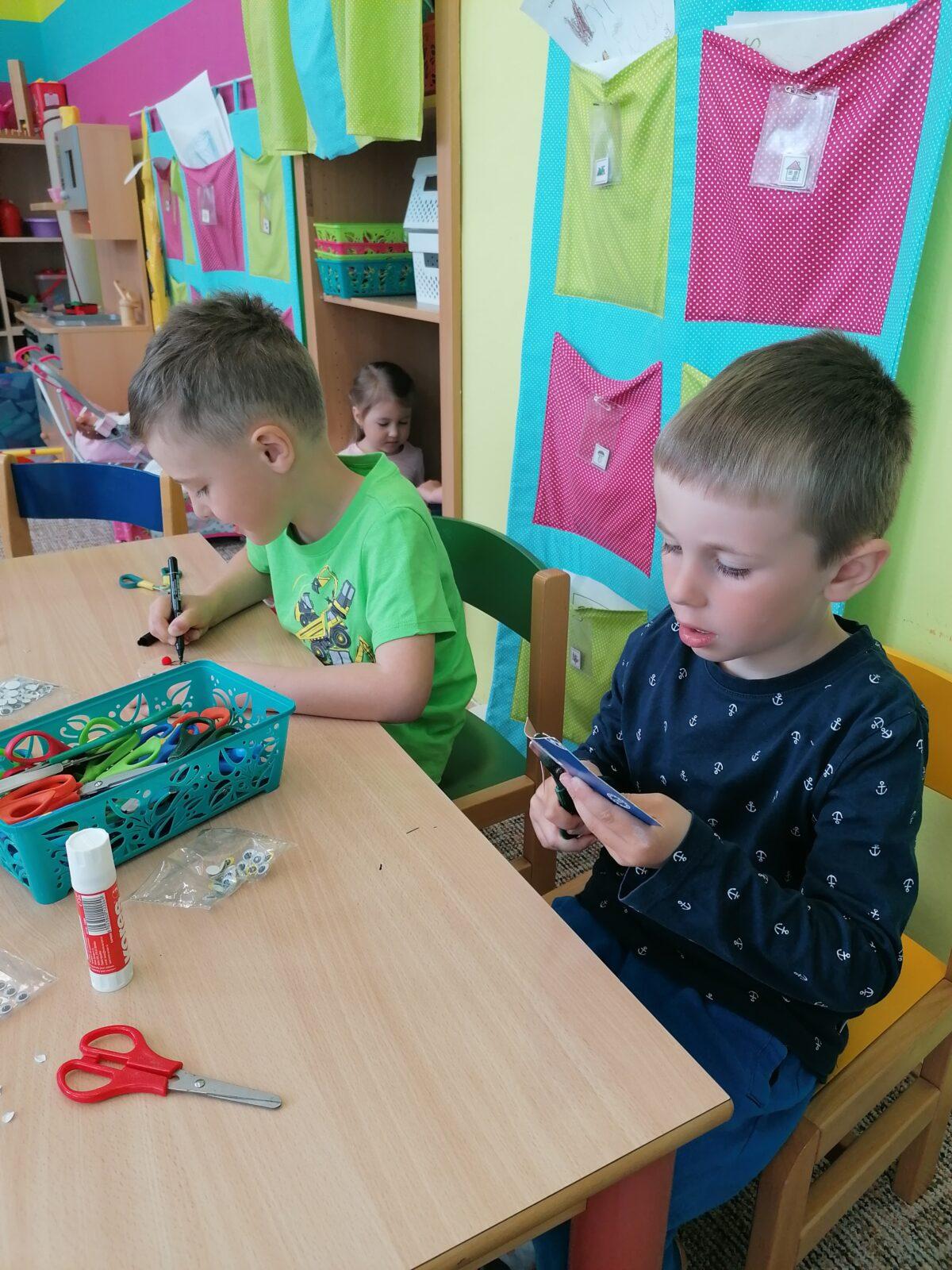 "výroba" dárečku ke dni dětí :-) - 24