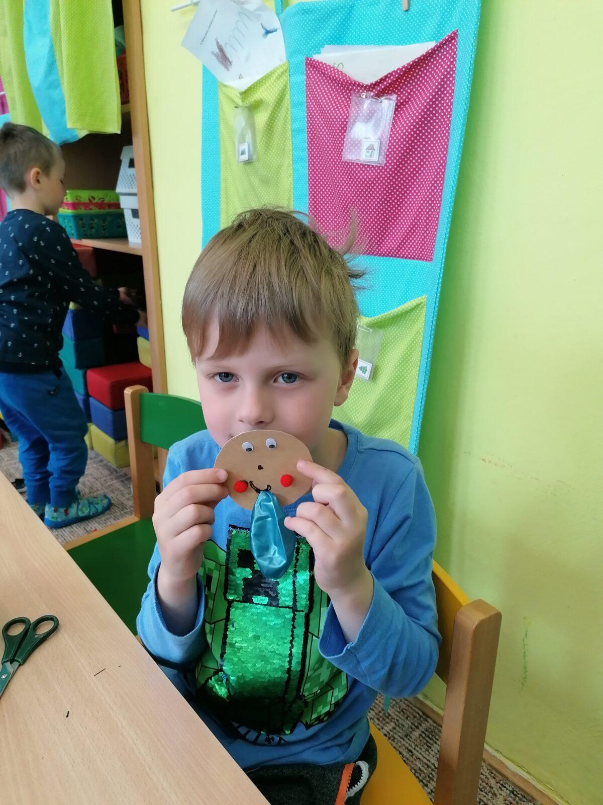 "výroba" dárečku ke dni dětí :-) - 29