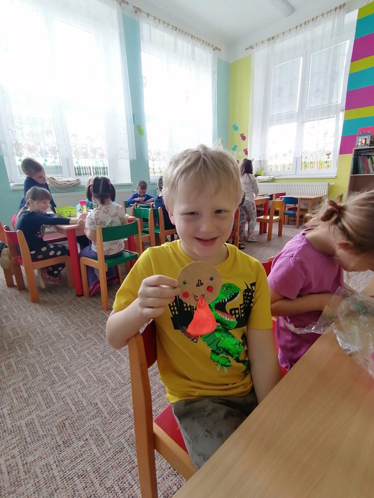 "výroba" dárečku ke dni dětí :-) - 34