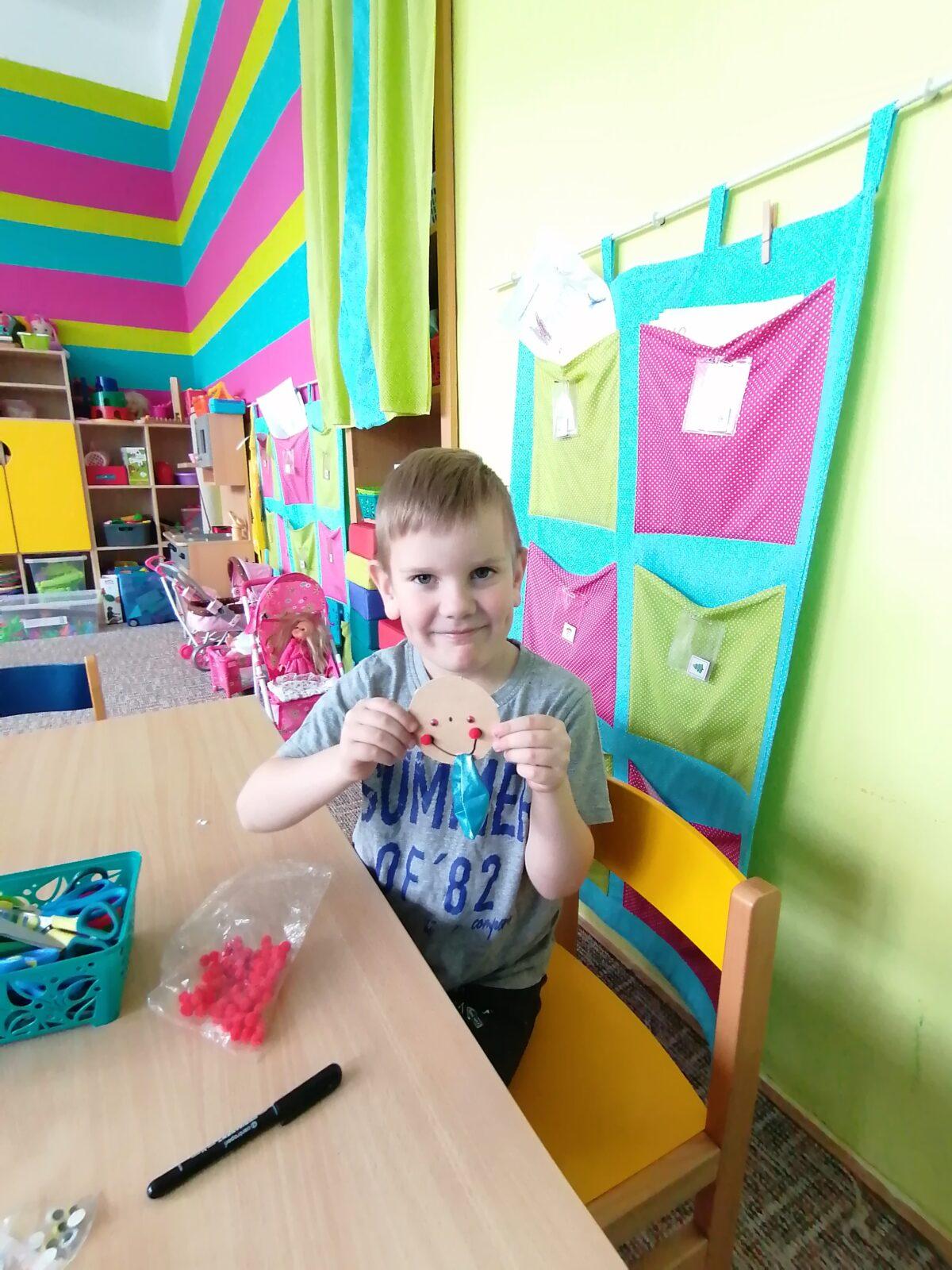 "výroba" dárečku ke dni dětí :-) - 36