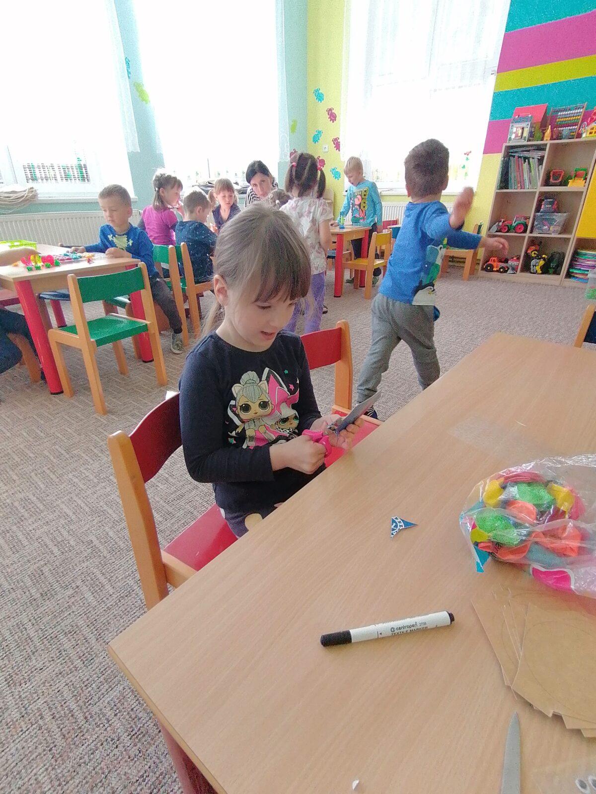 "výroba" dárečku ke dni dětí :-) - 38