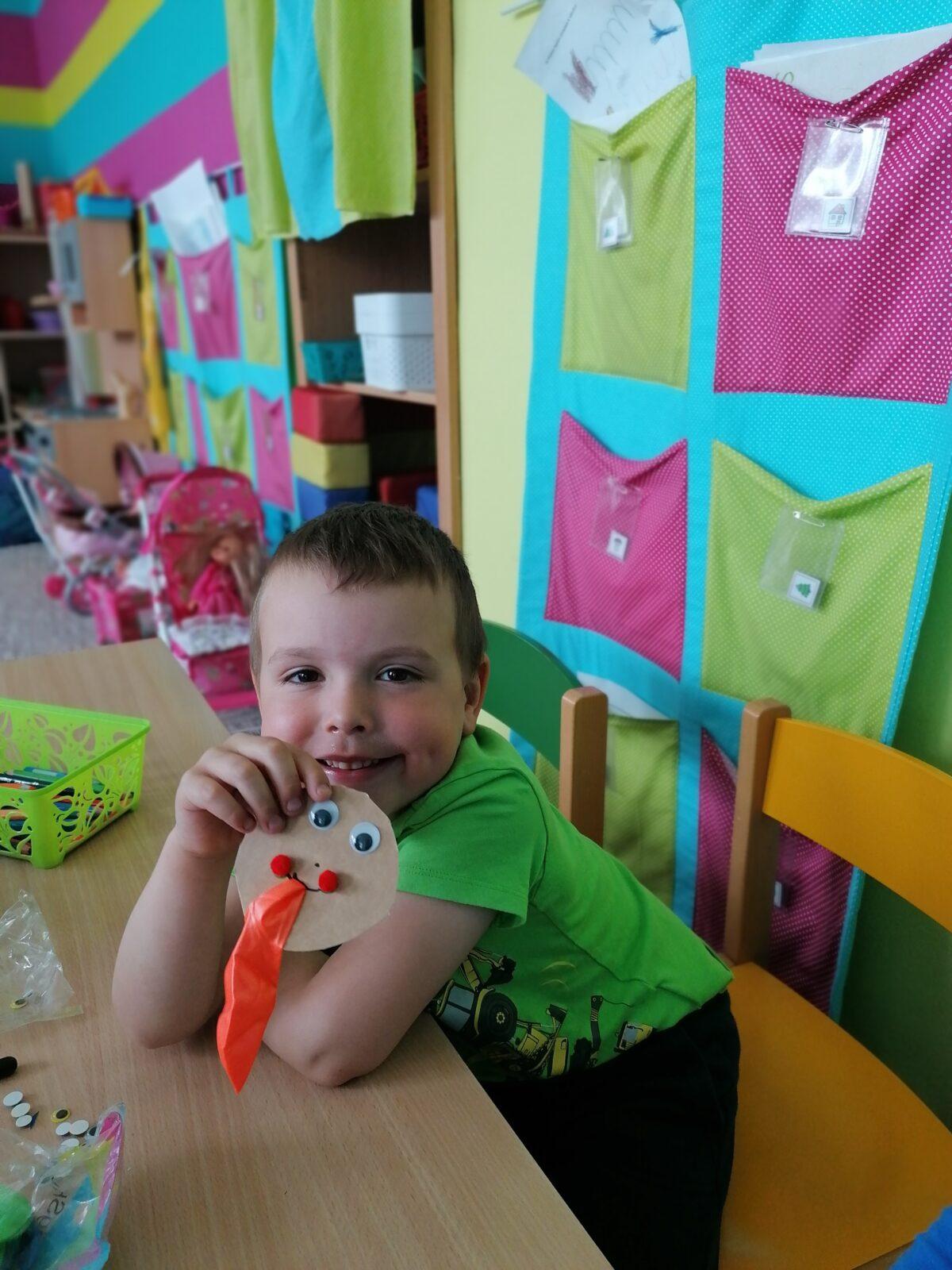 "výroba" dárečku ke dni dětí :-) - 44