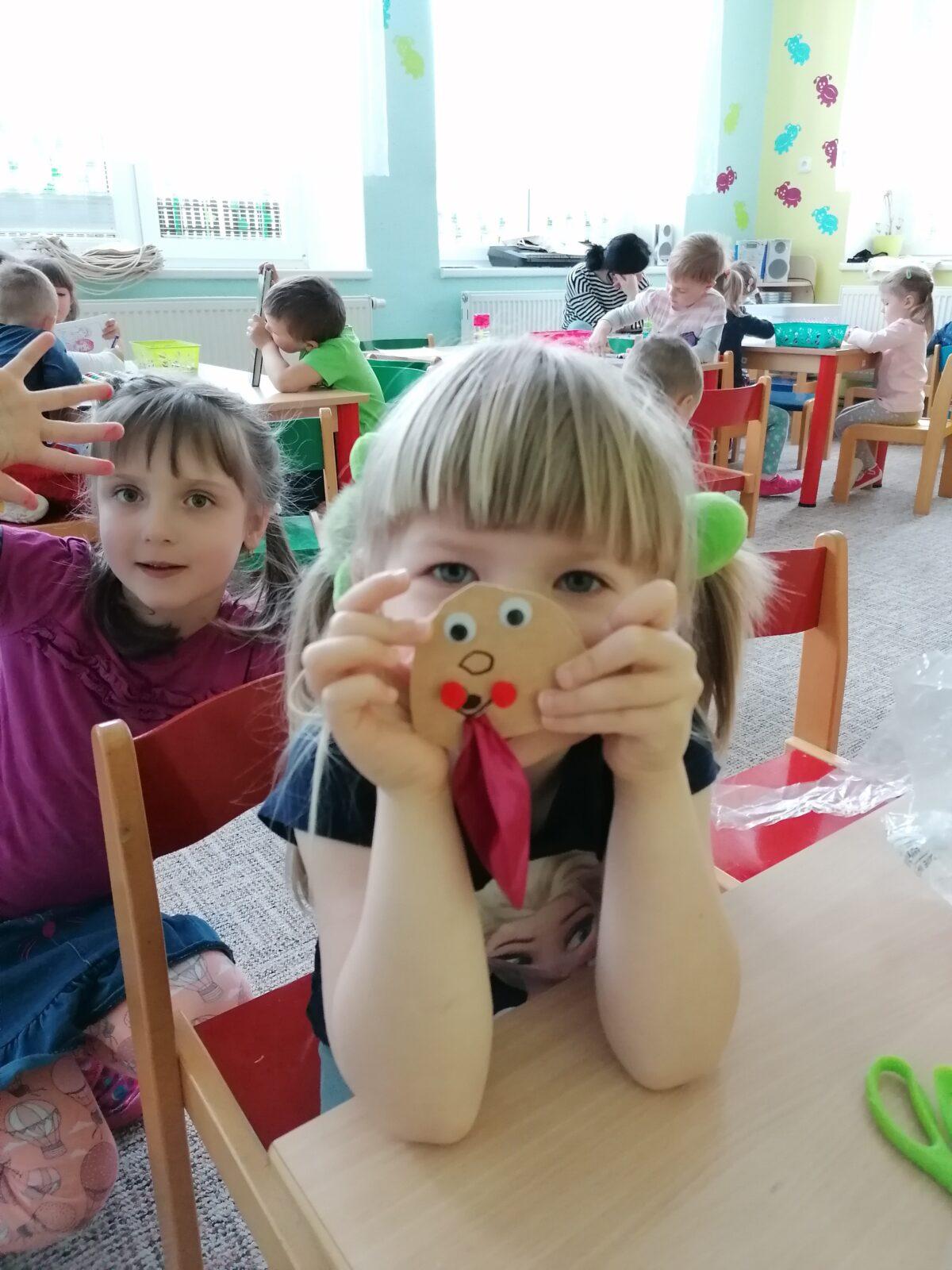 "výroba" dárečku ke dni dětí :-) - 54