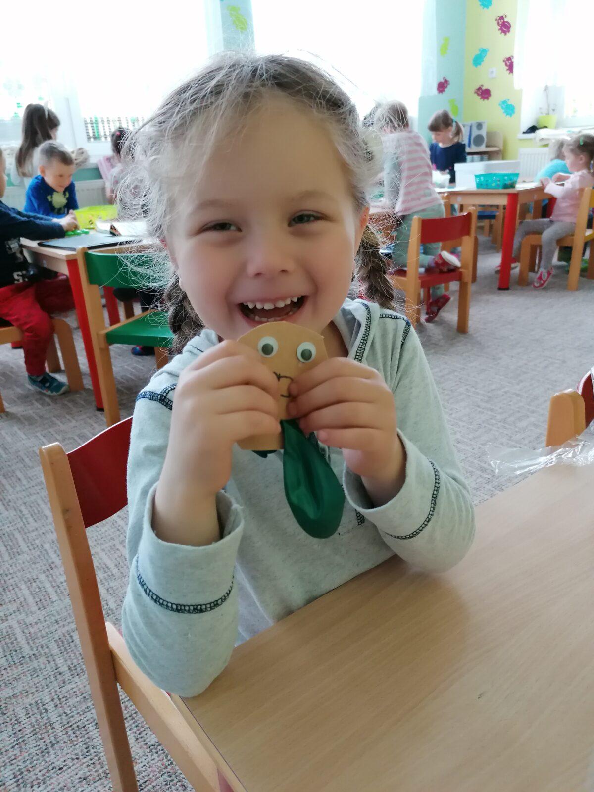 "výroba" dárečku ke dni dětí :-) - 56