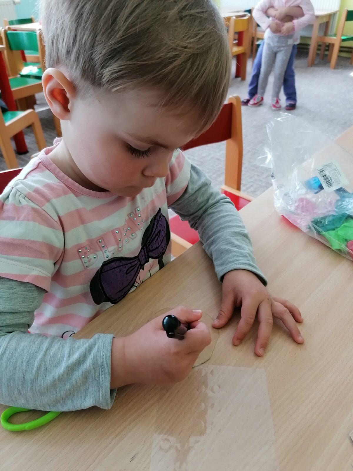 "výroba" dárečku ke dni dětí :-) - 57