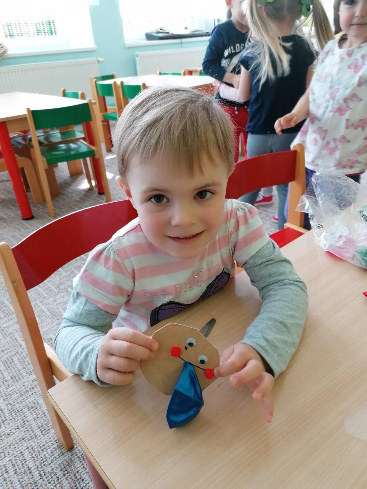 "výroba" dárečku ke dni dětí :-) - 58