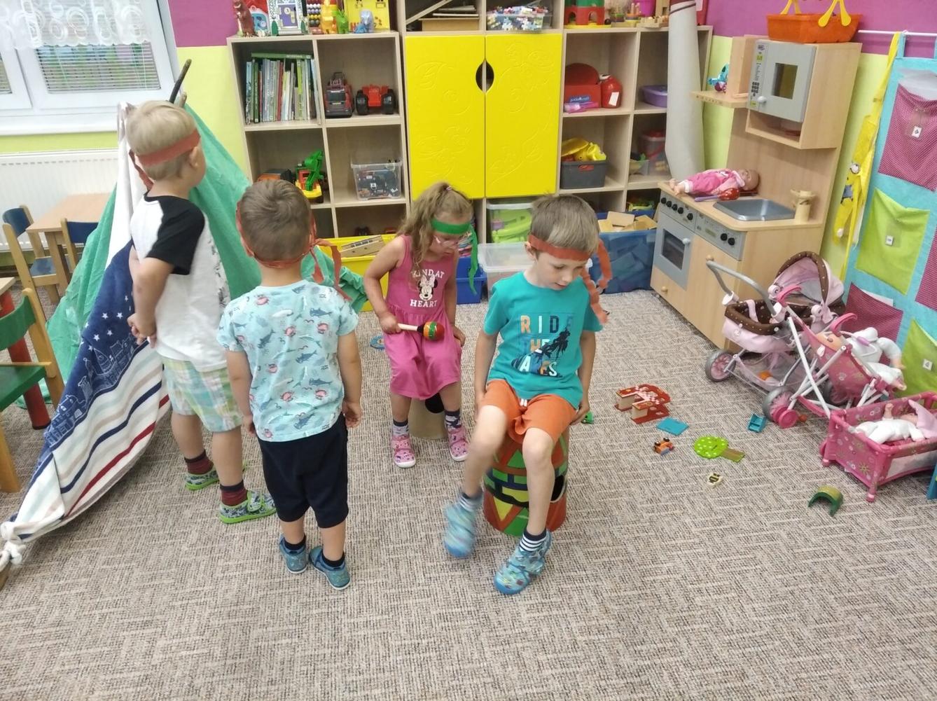 broučci-cestujeme po světě "indiáni" - 4