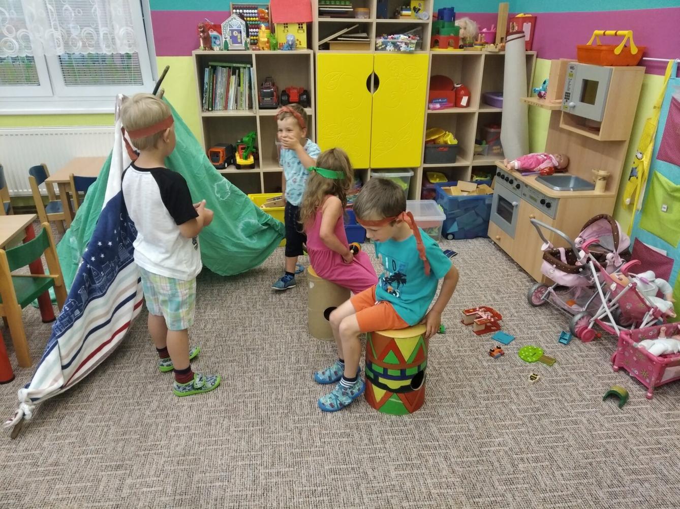 broučci-cestujeme po světě "indiáni" - 5