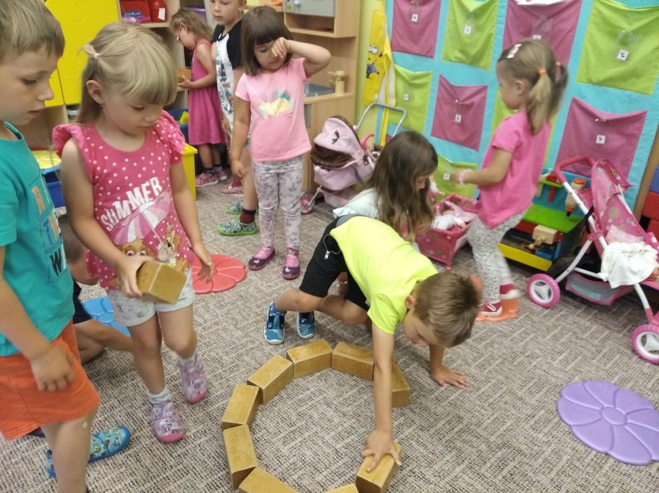 broučci-cestujeme po světě "indiáni" - 6