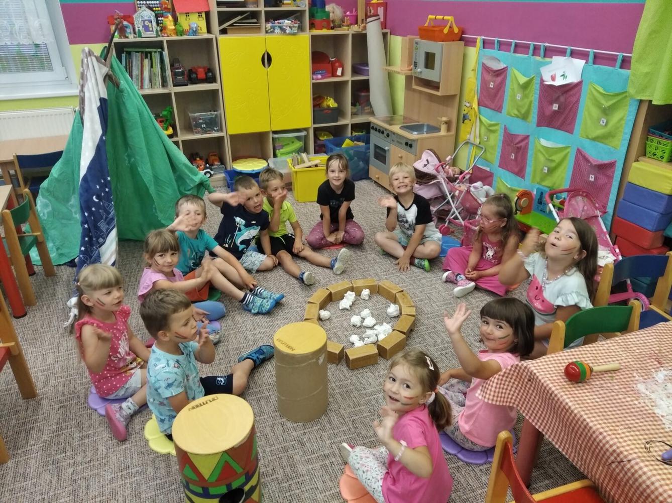 broučci-cestujeme po světě "indiáni" - 10