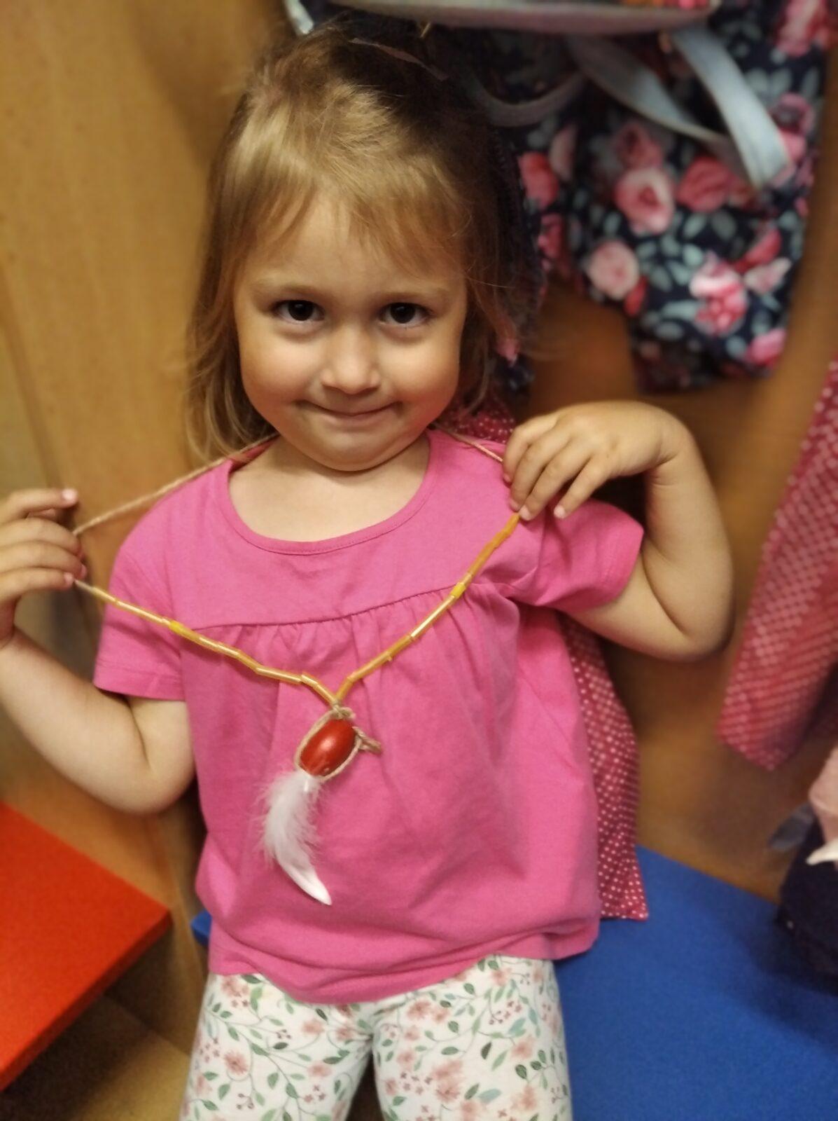 broučci-cestujeme po světě "indiáni" - 21