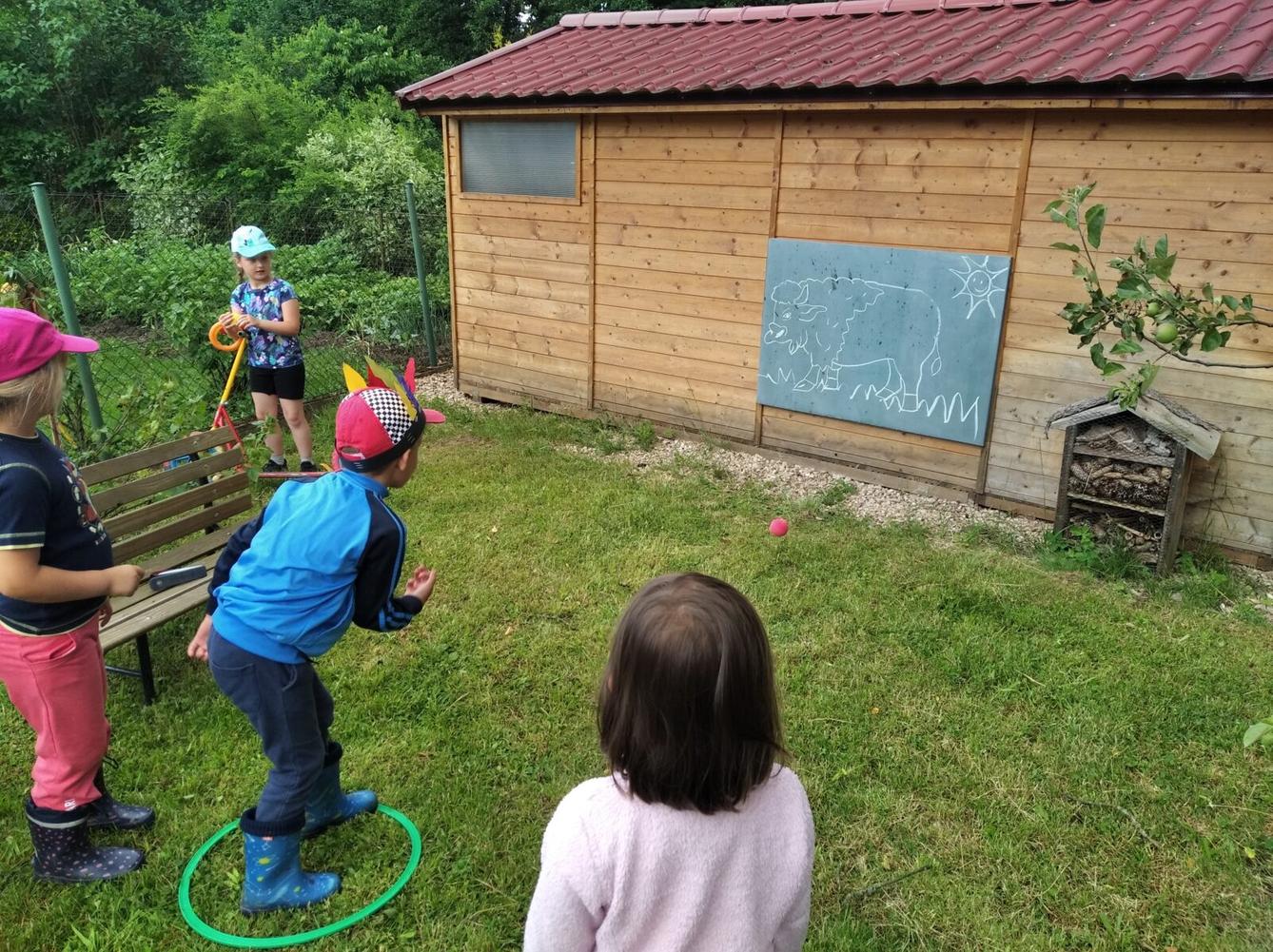 broučci-cestujeme po světě "indiáni" - 22