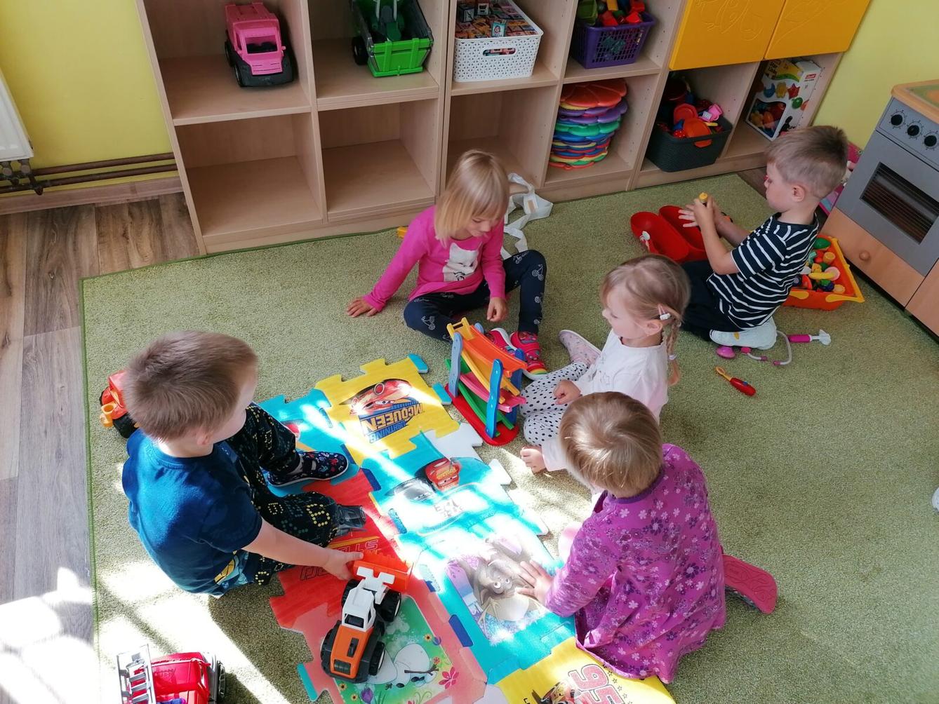 Broučci: "hrajeme si a pracujeme"  :-) - 1