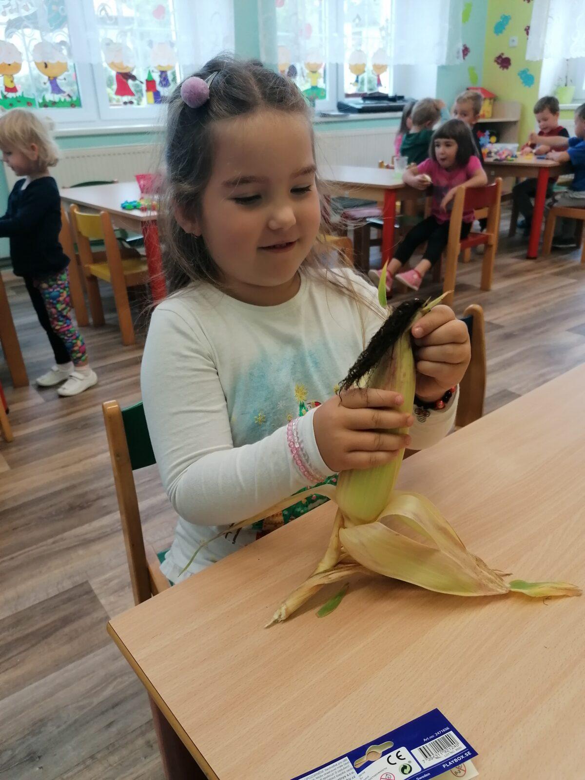 Tvořeníčko, tvoření: vyrábíme "kukuřičné panenky/panáčky" - 2