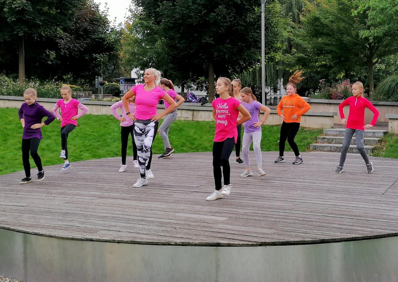 23. 9. Vystoupení na integračním dnu - 3