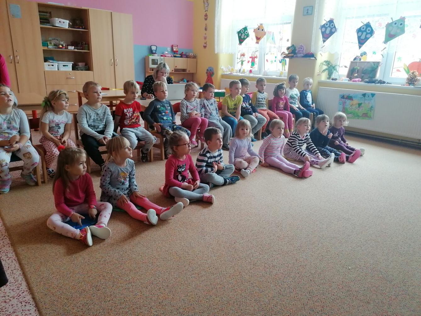 Divadýlko v MŠ: "Jak se Honza stal rytířem" :-) - 1