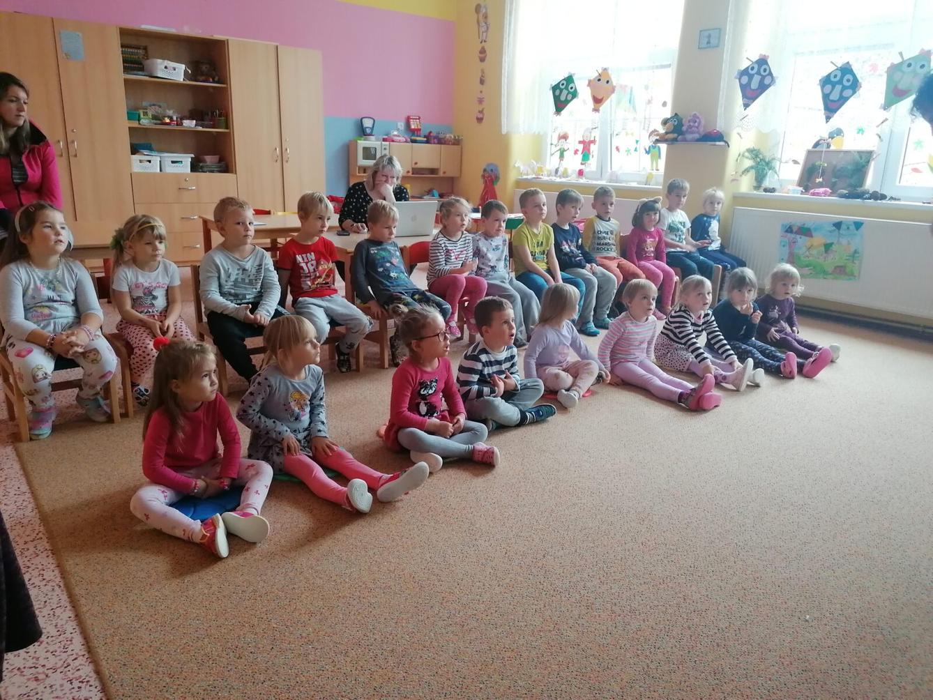 Divadýlko v MŠ: "Jak se Honza stal rytířem" :-) - 2