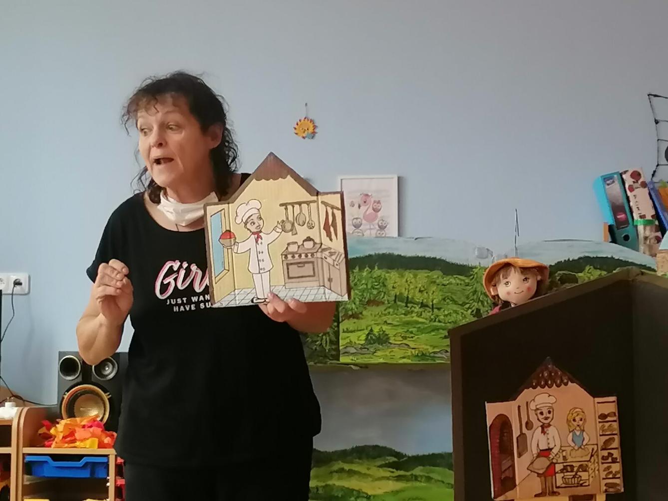 Divadýlko v MŠ: "Jak se Honza stal rytířem" :-) - 13