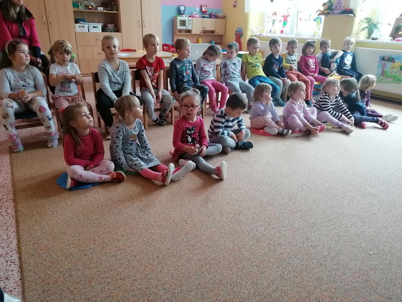 Divadýlko v MŠ: "Jak se Honza stal rytířem" :-) - 16