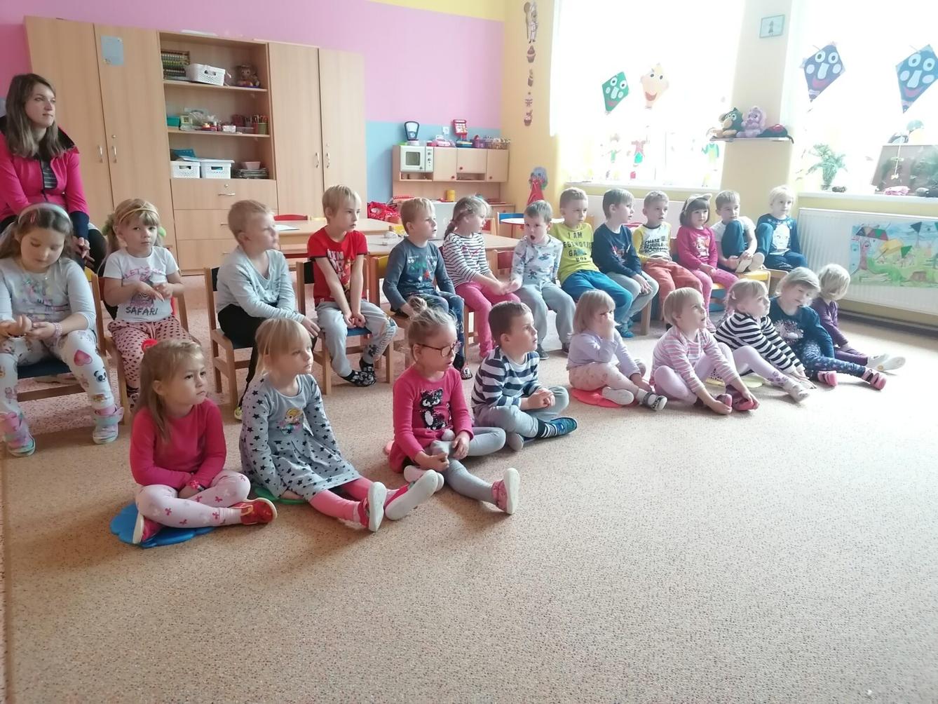 Divadýlko v MŠ: "Jak se Honza stal rytířem" :-) - 17