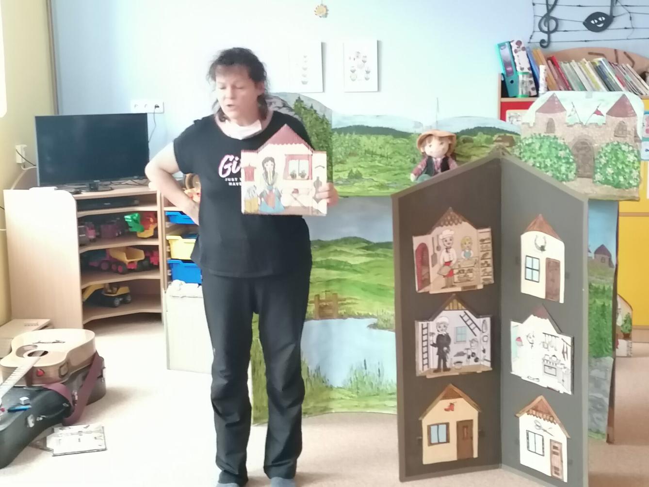 Divadýlko v MŠ: "Jak se Honza stal rytířem" :-) - 18