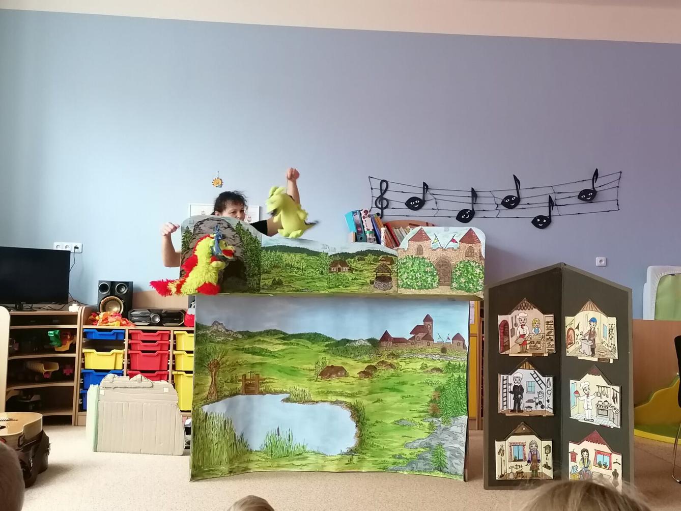 Divadýlko v MŠ: "Jak se Honza stal rytířem" :-) - 22