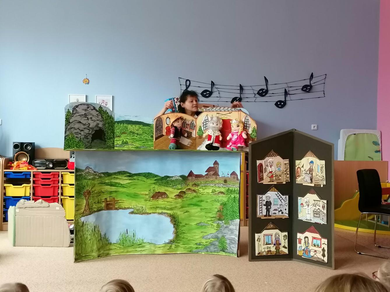 Divadýlko v MŠ: "Jak se Honza stal rytířem" :-) - 25