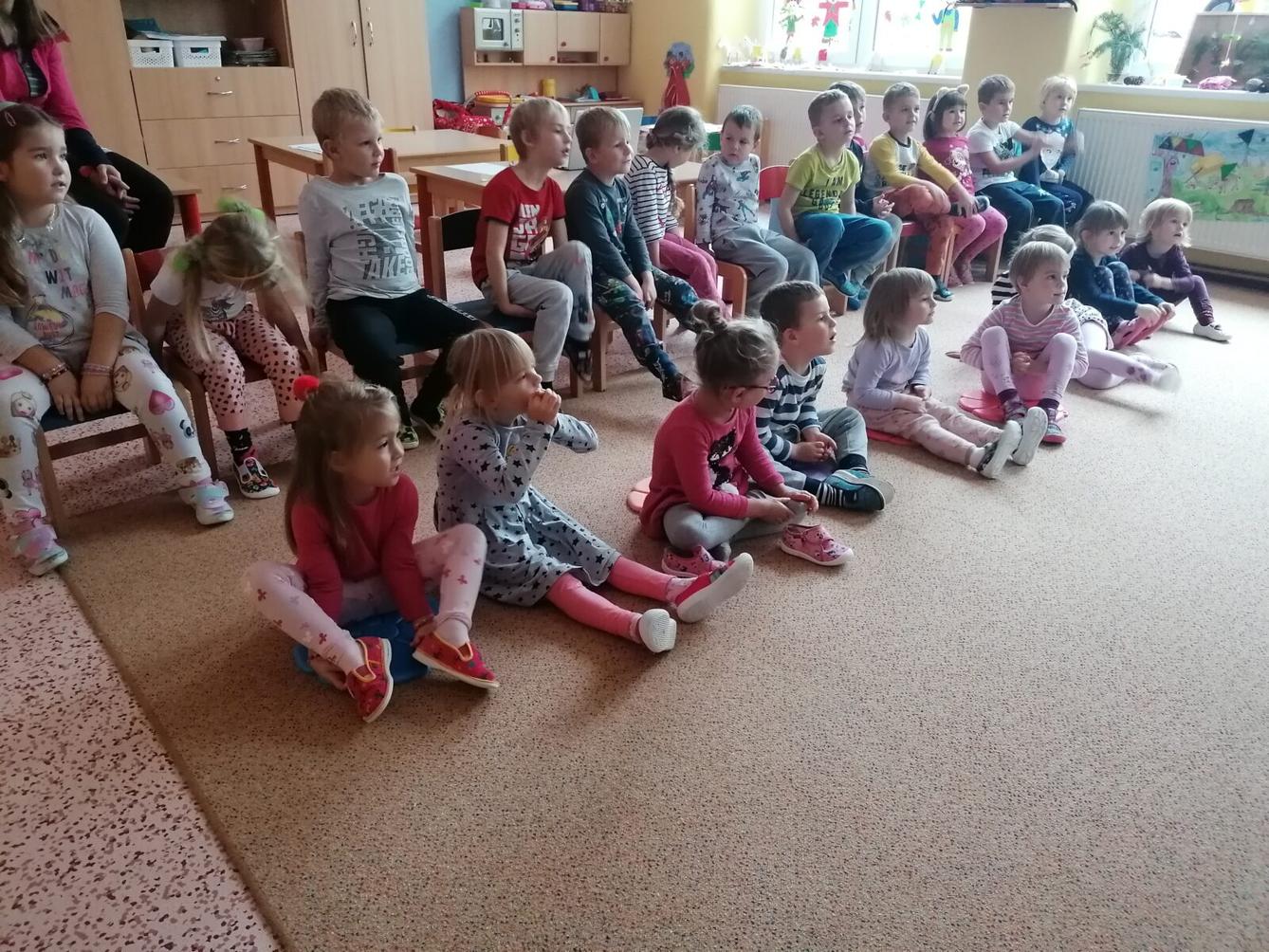 Divadýlko v MŠ: "Jak se Honza stal rytířem" :-) - 27