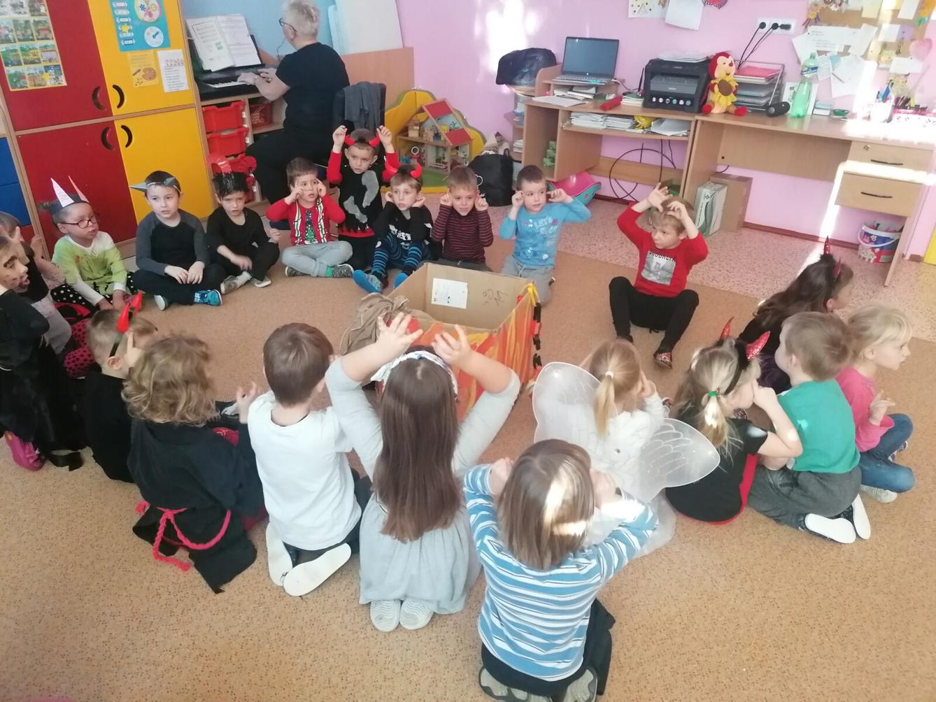 ČERTOVSKÁ BESÍDKA V MŠ :-) - 11