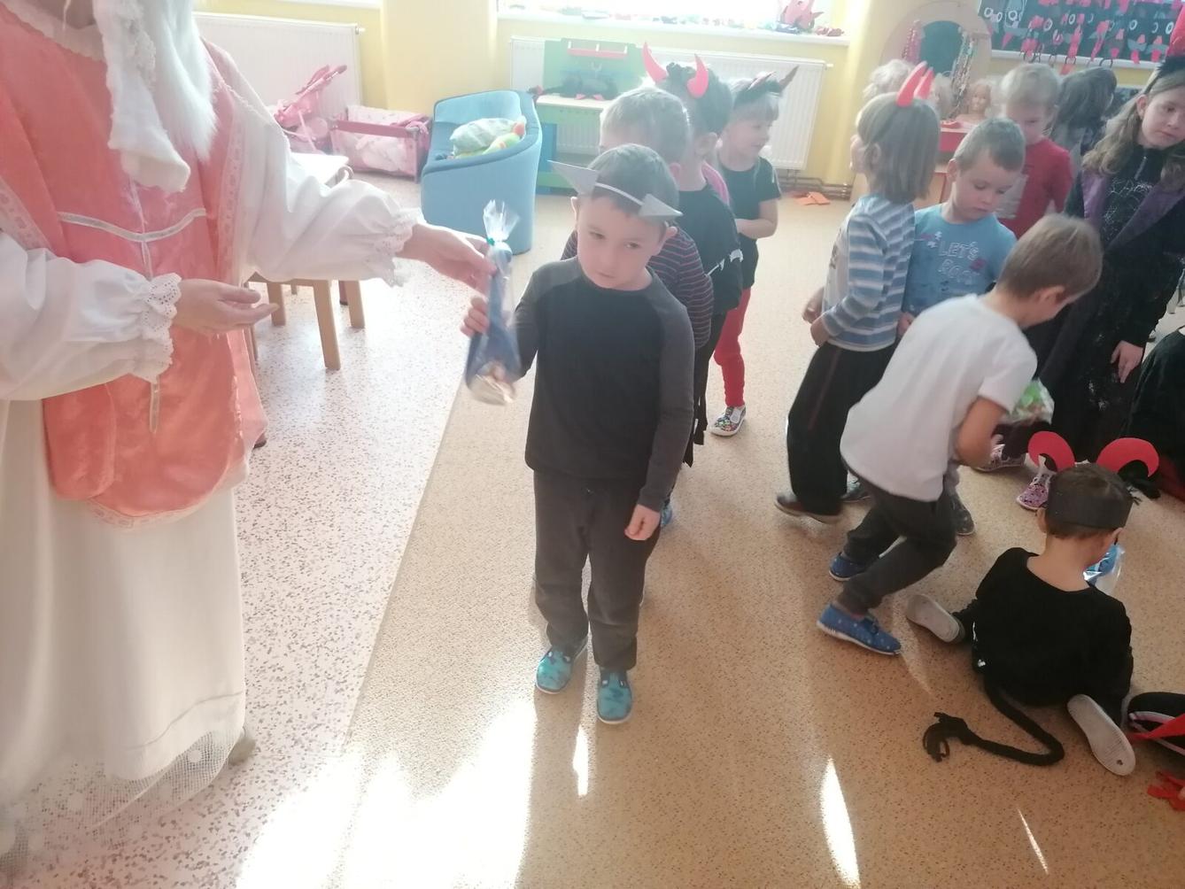 ČERTOVSKÁ BESÍDKA V MŠ :-) - 24