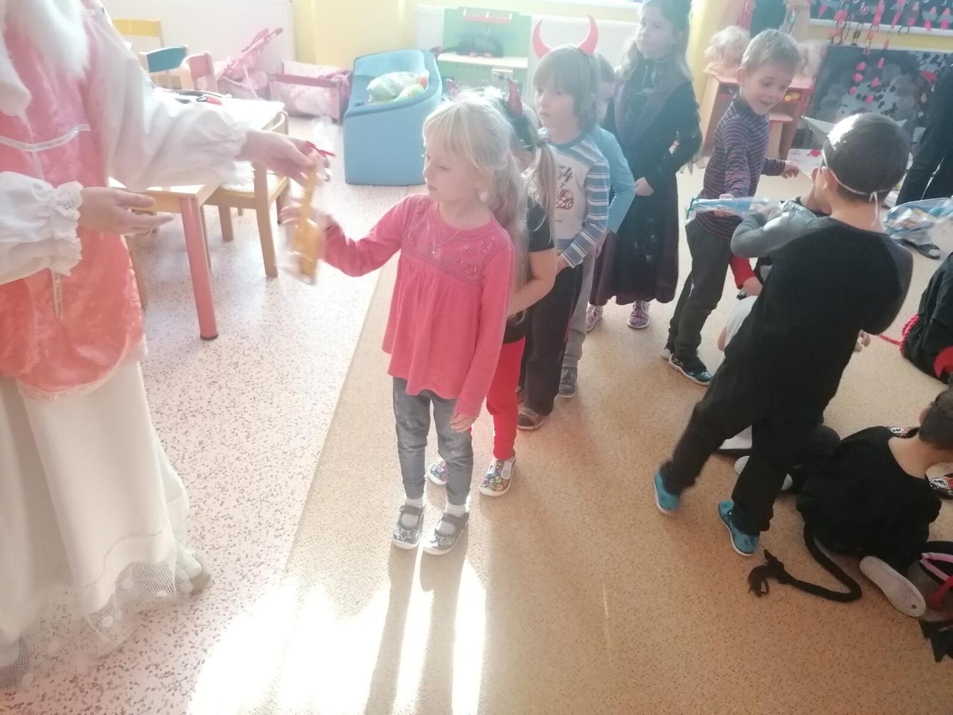 ČERTOVSKÁ BESÍDKA V MŠ :-) - 26