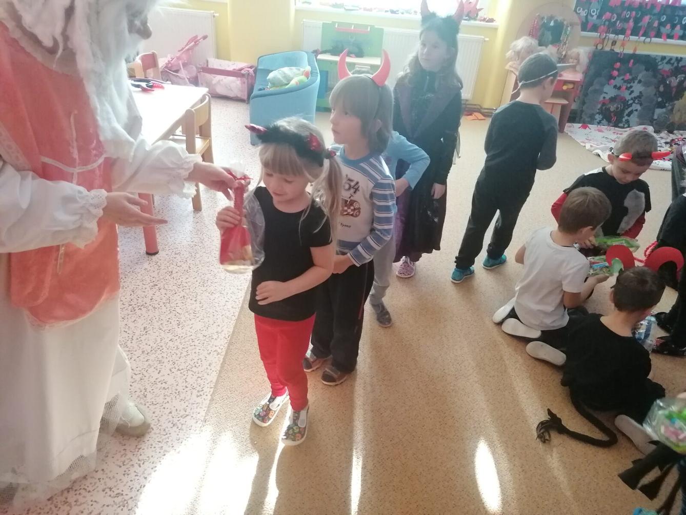 ČERTOVSKÁ BESÍDKA V MŠ :-) - 27