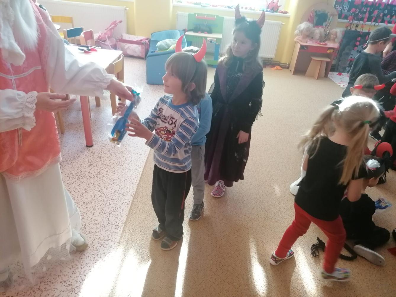 ČERTOVSKÁ BESÍDKA V MŠ :-) - 28