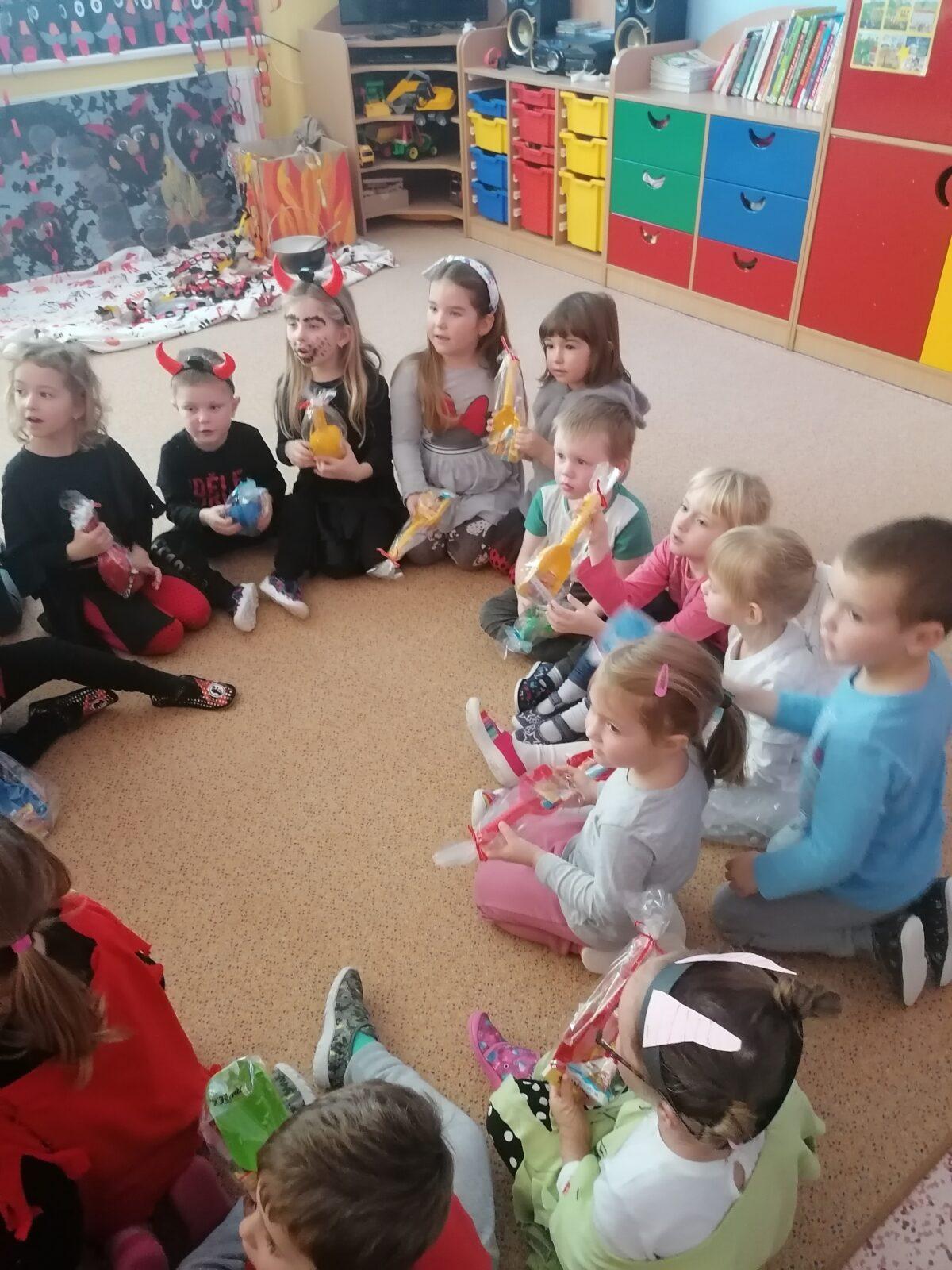 ČERTOVSKÁ BESÍDKA V MŠ :-) - 32