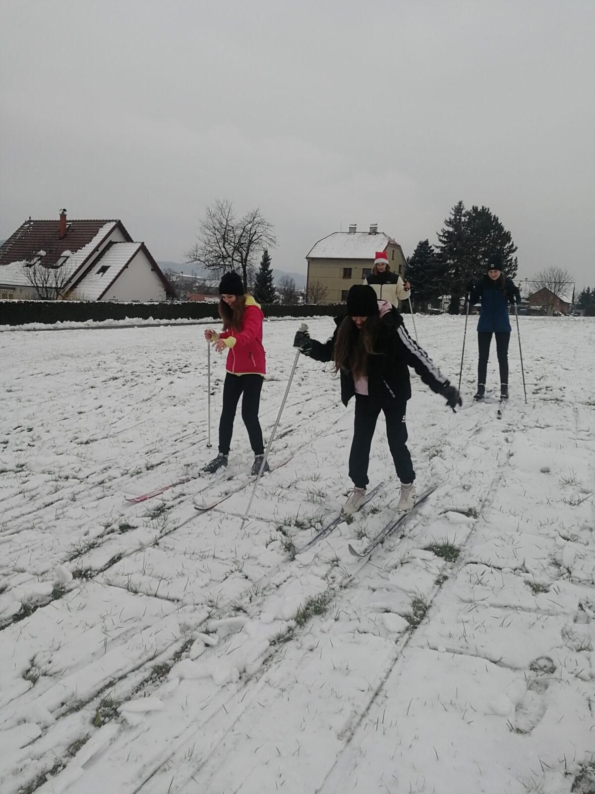 Děvčata na běžkách :) - 5