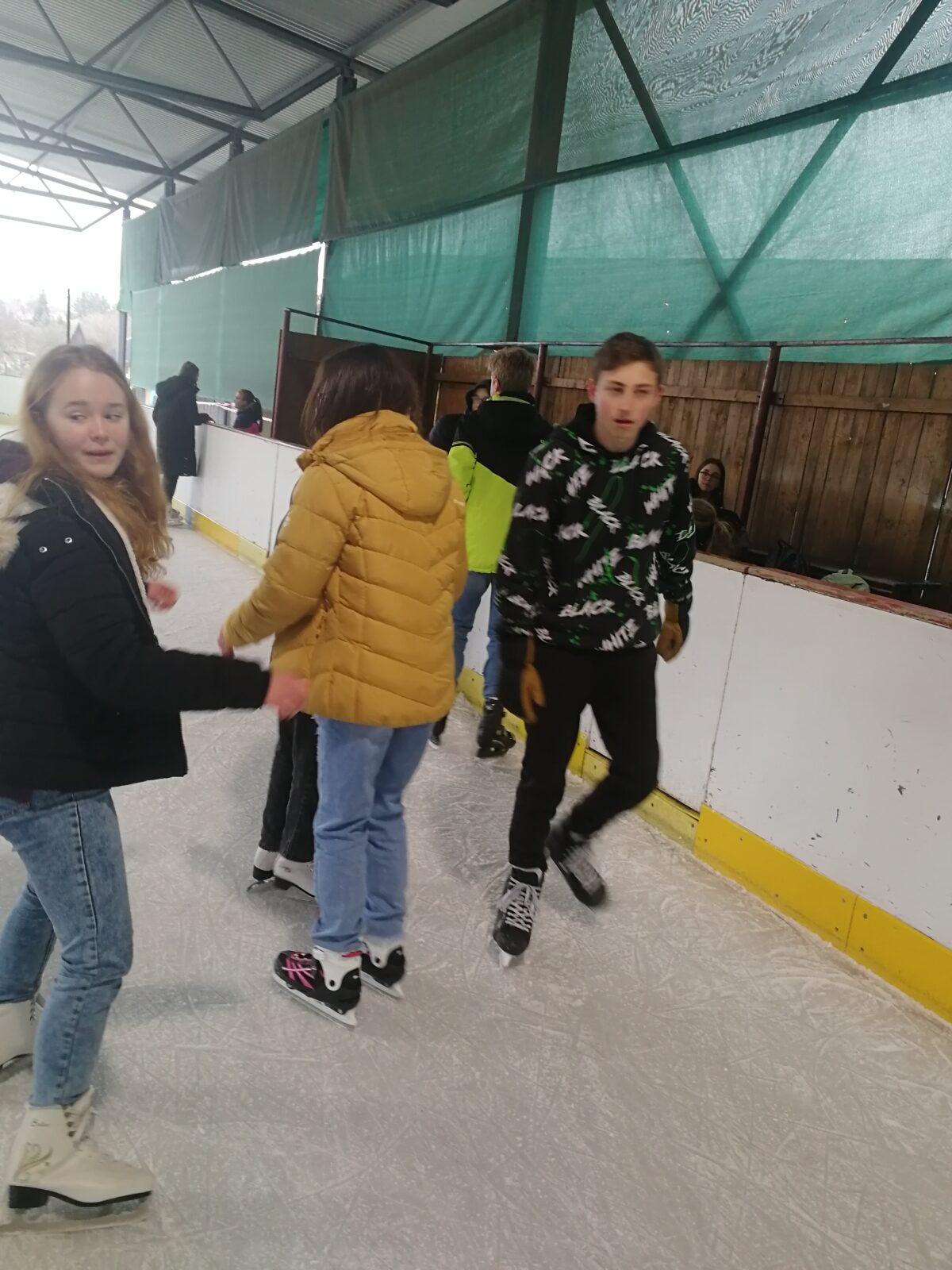 Osmáci a deváťáci na ledě - 31.1. - 19